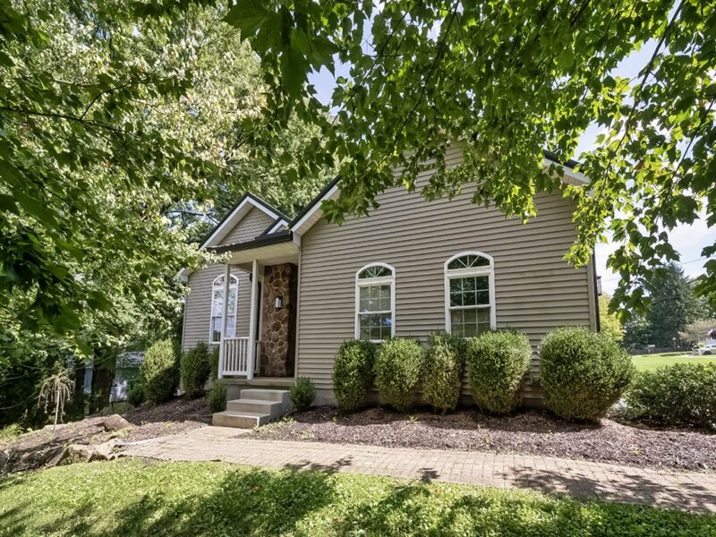 936 Martin Ave — photo 2
