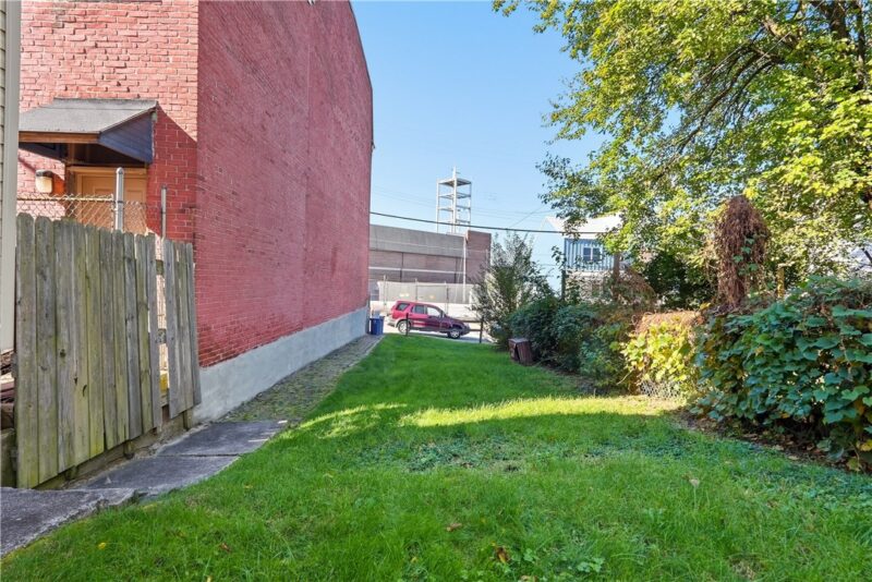 331 38th St — photo 4