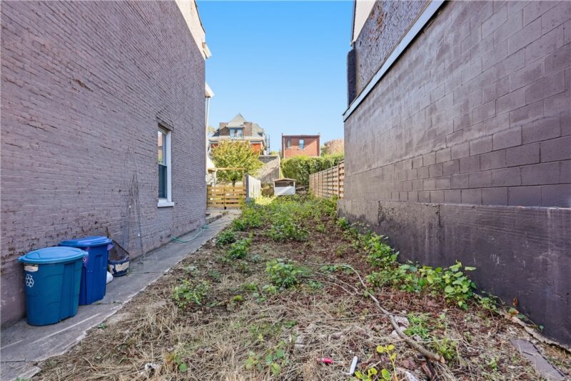 247 38th St — photo 2
