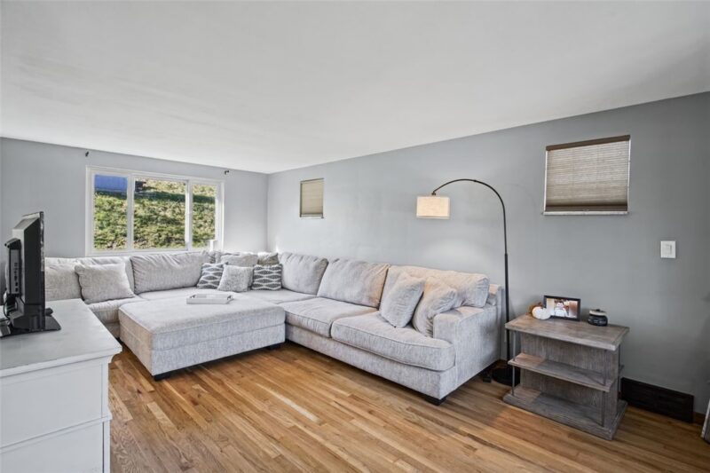 1028 Ardmore Manor Dr — photo 3