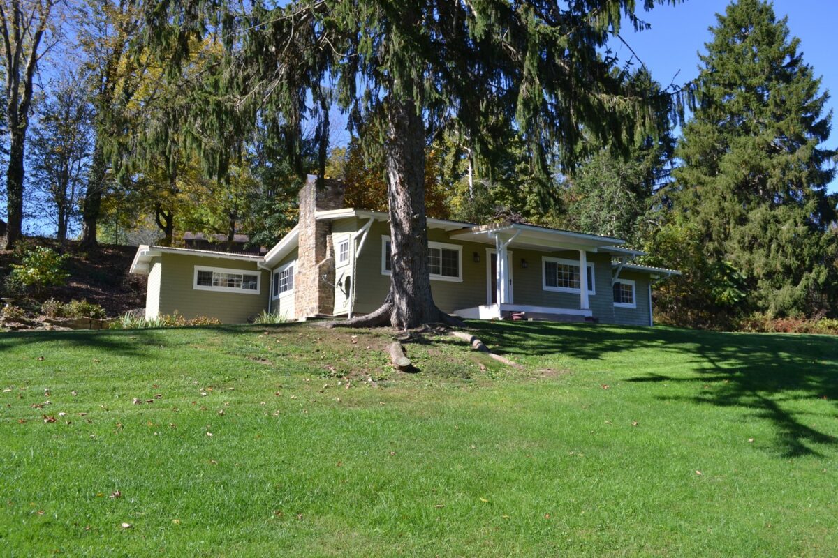323 Banning Rd. — photo 1