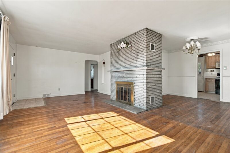 223 Lexington Drive — photo 3