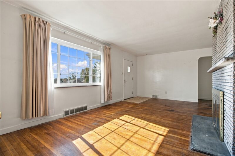 223 Lexington Drive — photo 4
