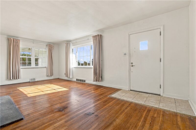 223 Lexington Drive — photo 5