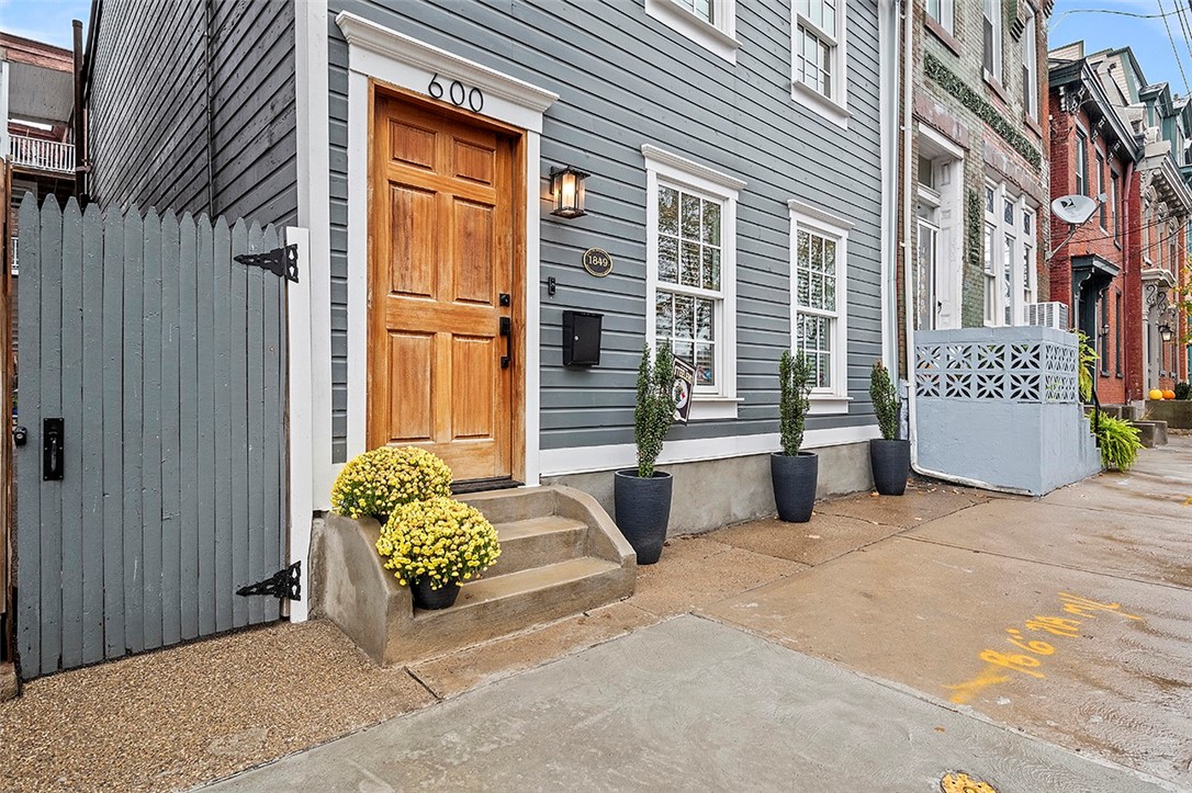 600 Pressley St — photo 1