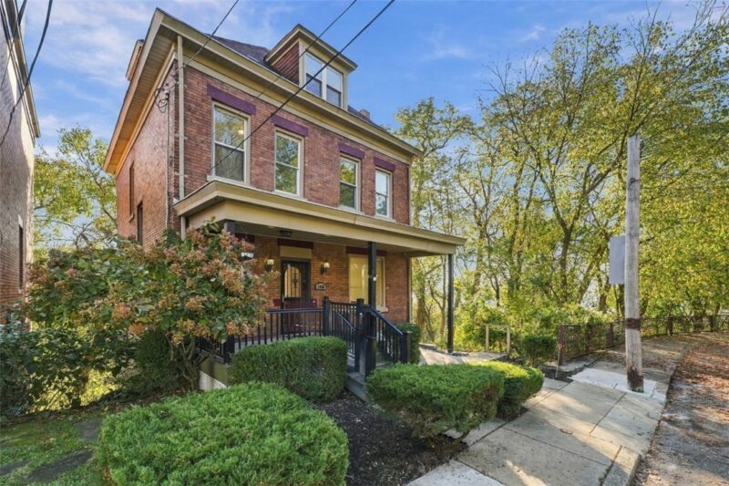 1880 Clayton Ave — photo 2