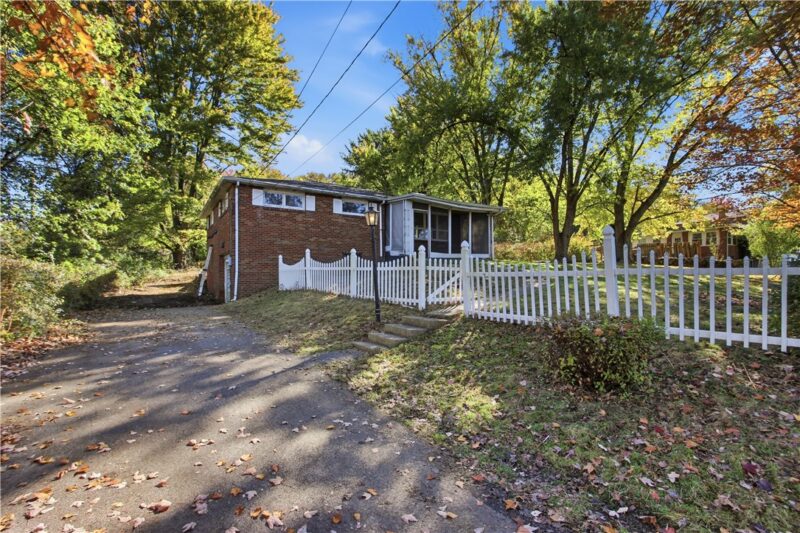 222 Bellbridge Rd — photo 3