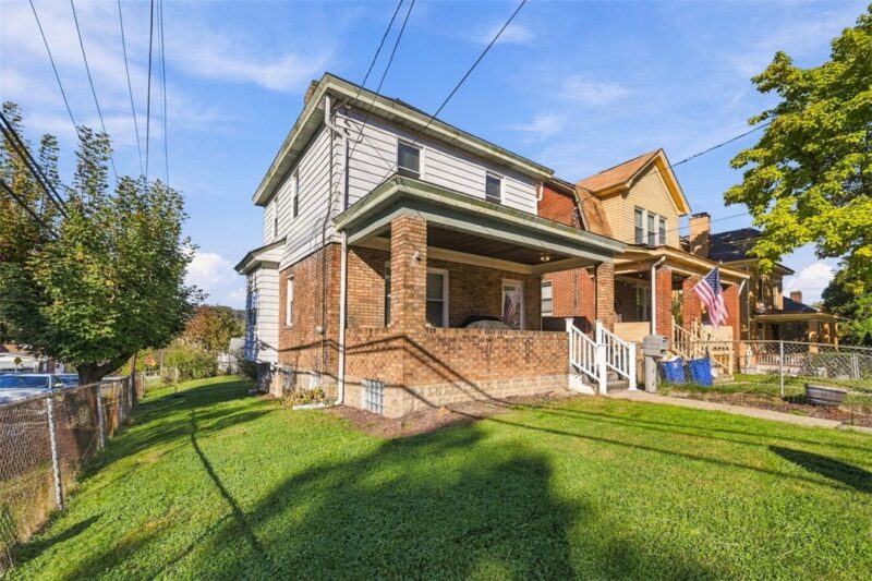 1342 Rutherford Ave — photo 2