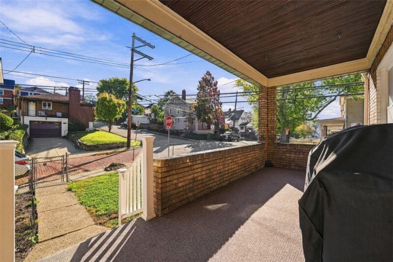 1342 Rutherford Ave — photo 3