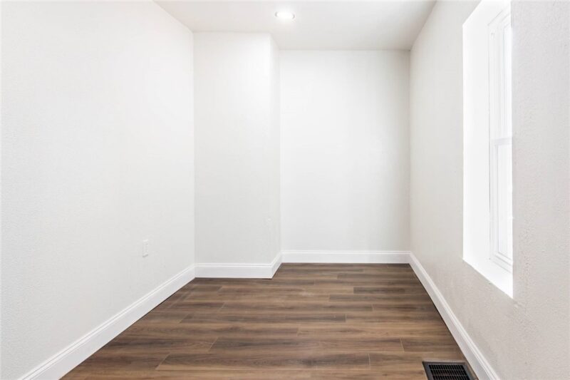 753 Center Ave — photo 4