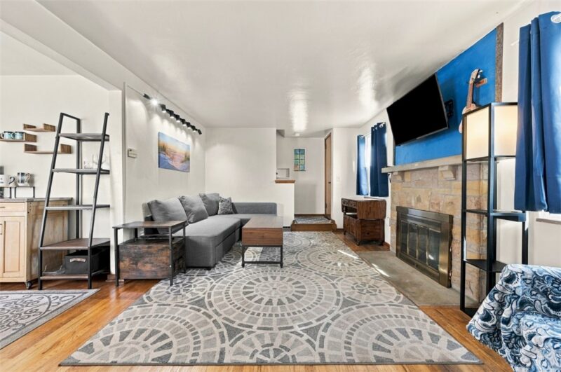 18 Pioneer Avenue — photo 3