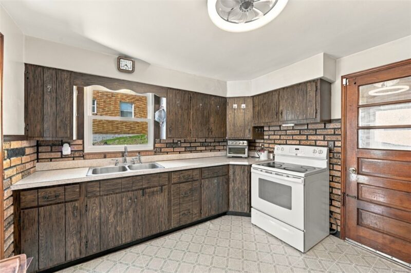 18 Pioneer Avenue — photo 8