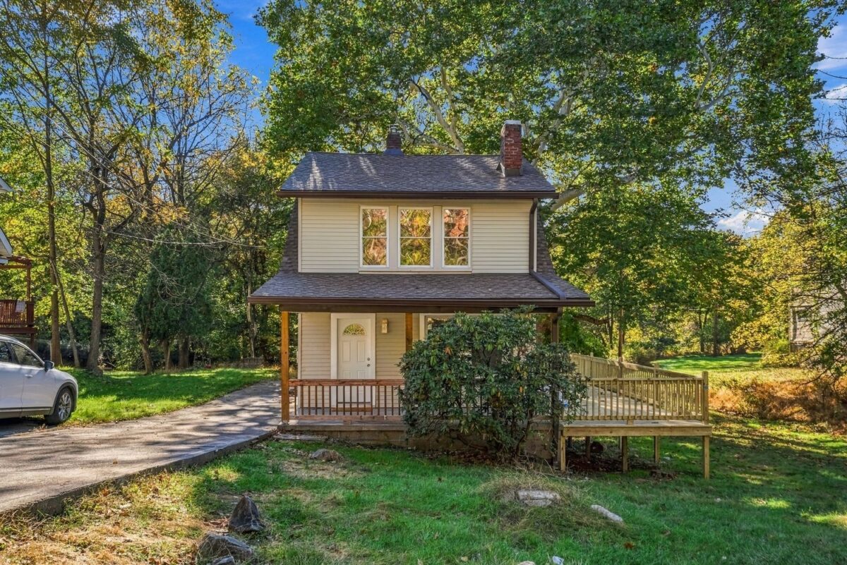 162 Stephens LANE — photo 1