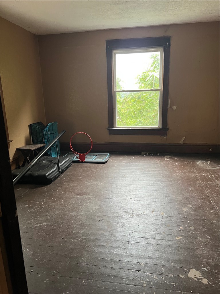 705 Court St — photo 3