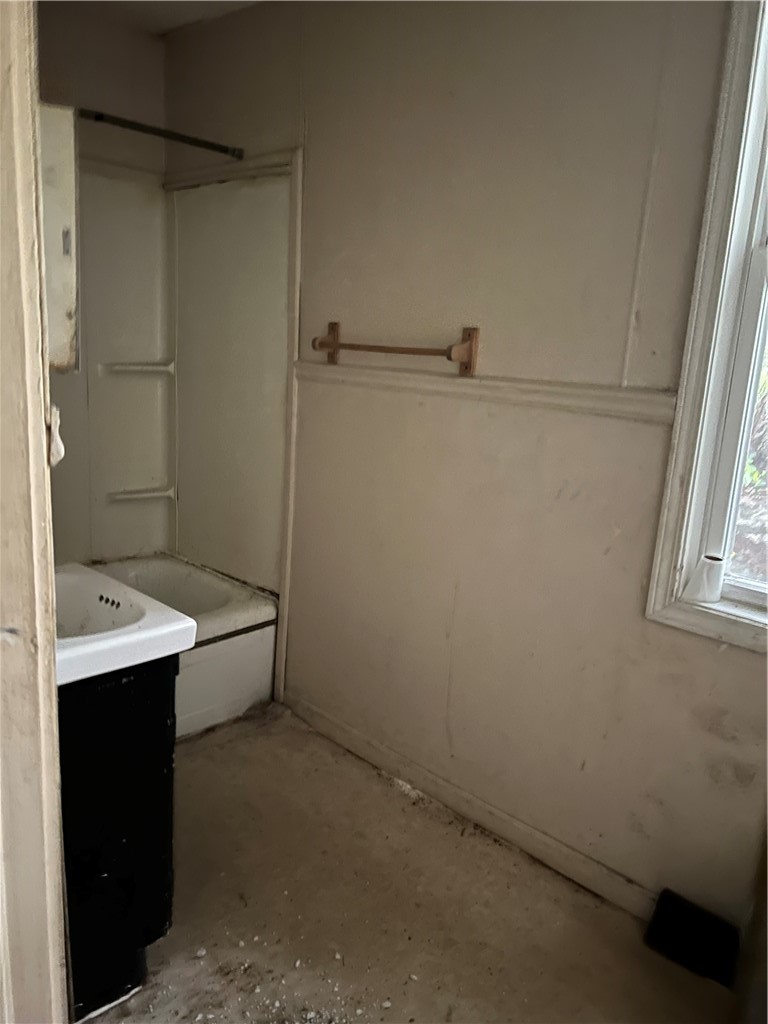 705 Court St — photo 8