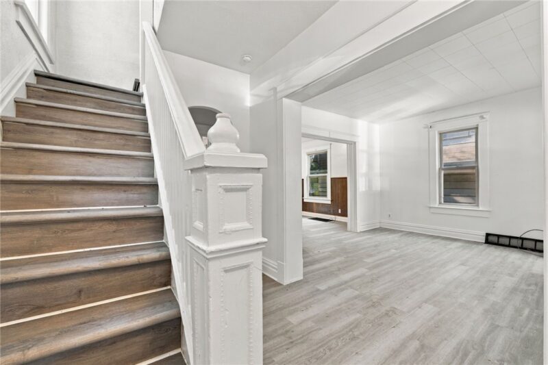 510 E REYNOLDS STREET — photo 2