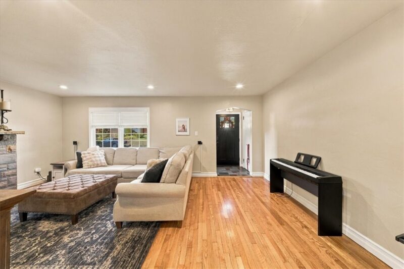 204 Jackson Cir — photo 2