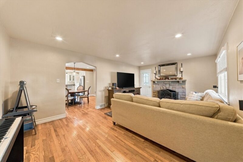 204 Jackson Cir — photo 3