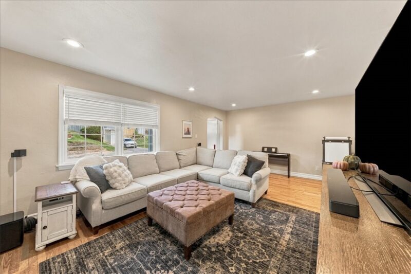 204 Jackson Cir — photo 4