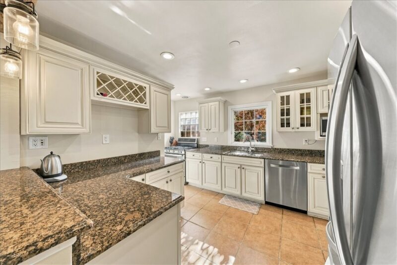 204 Jackson Cir — photo 8