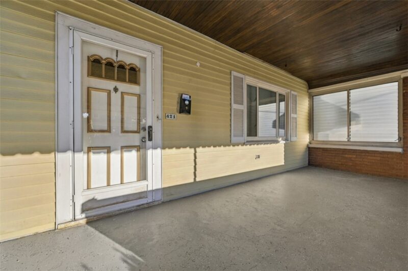 421 Erie Ave — photo 4