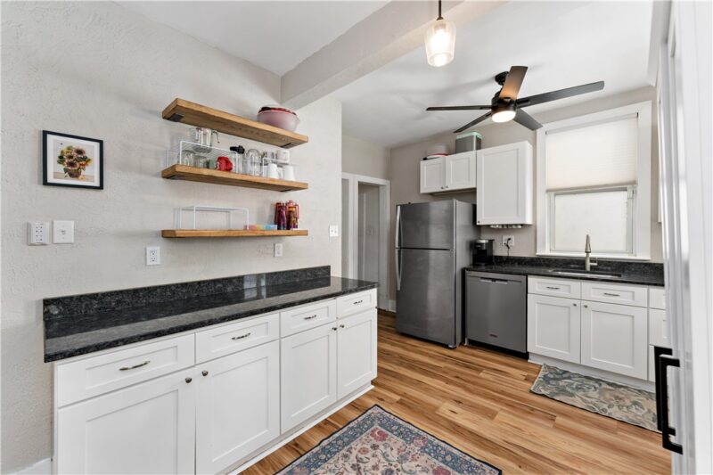348 Albert St — photo 6