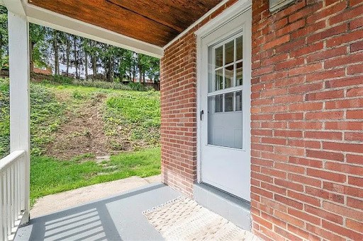 1042 Lindberg Ave — photo 4
