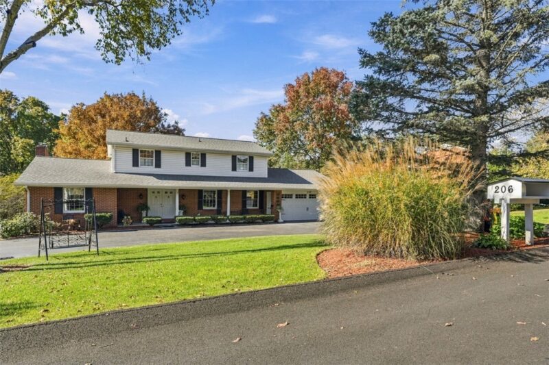 206 Bluegrass Drive — photo 2