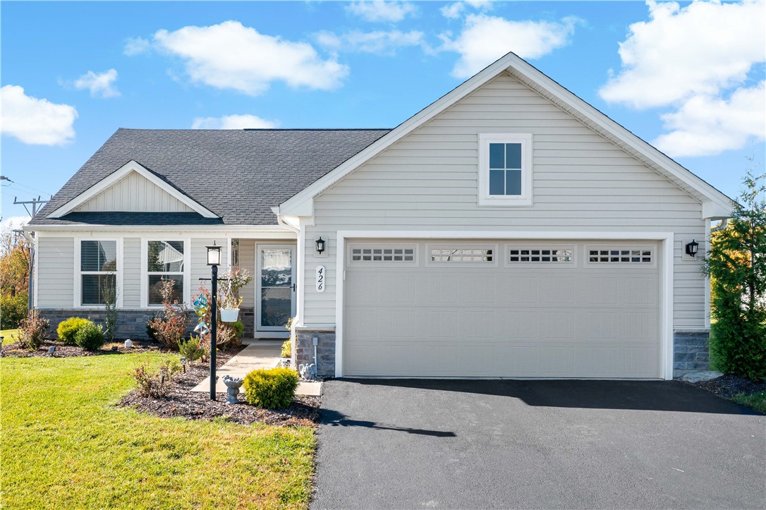 426 Spruce Ln — photo 1