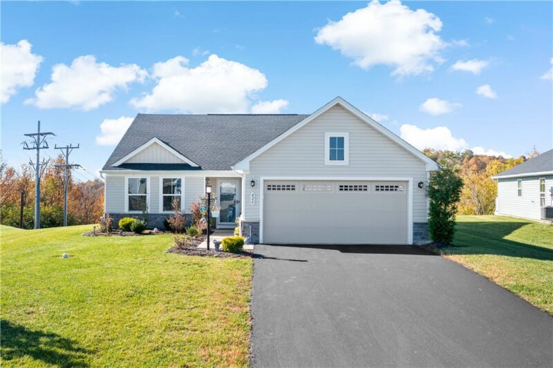 426 Spruce Ln — photo 2