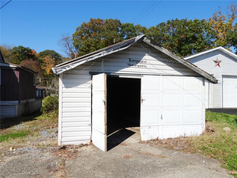 1074 School Road — photo 3