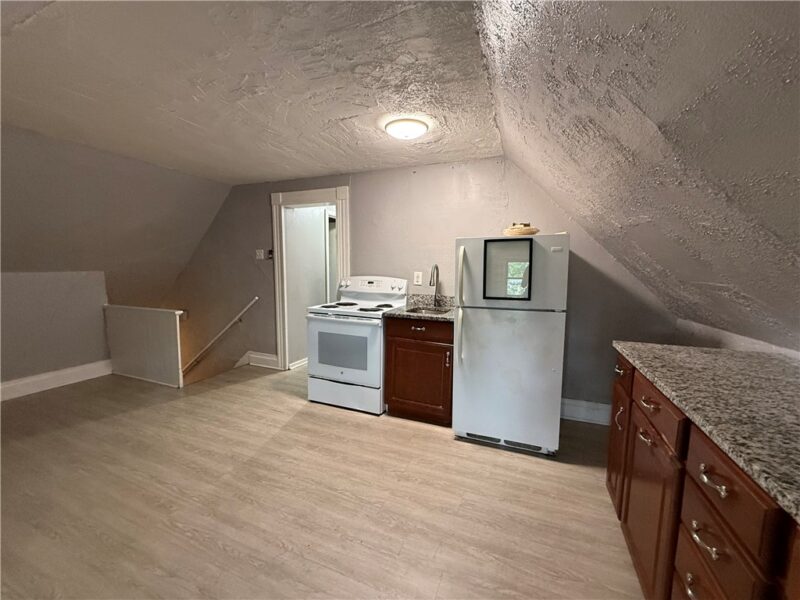 306 Broadway Ave — photo 6