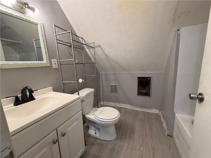 306 Broadway Ave — photo 7
