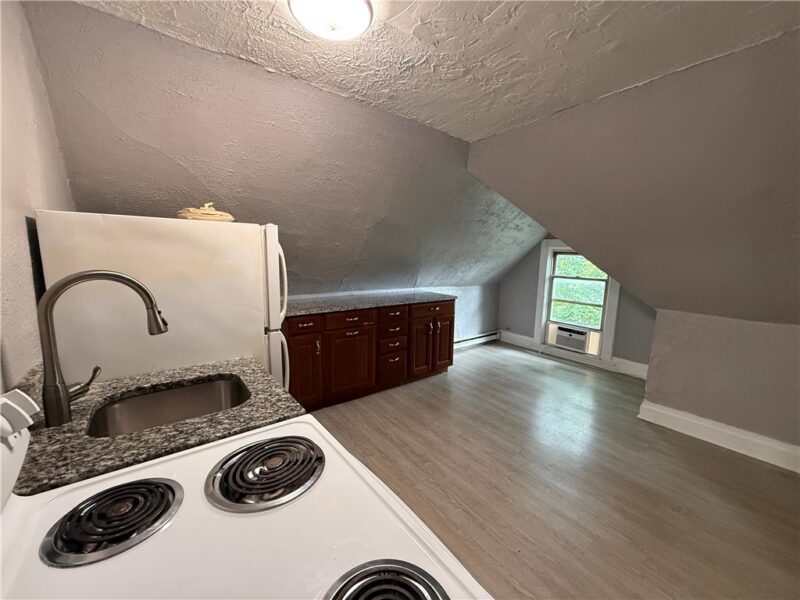 306 Broadway Ave — photo 8