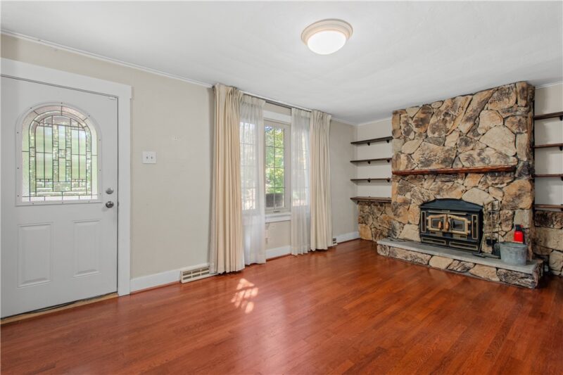 601 Greendale Ave — photo 4