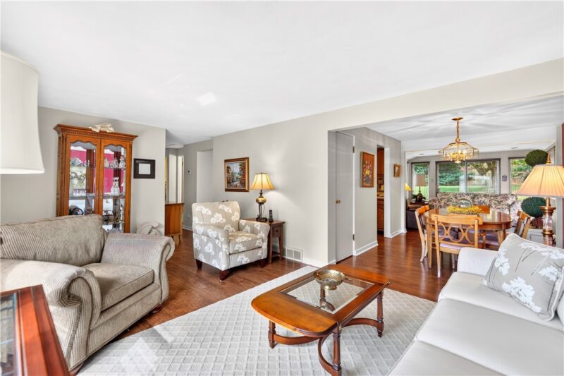 5032 Azalea Dr — photo 2