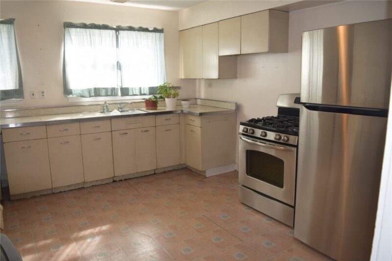 1223 Holmes St — photo 3