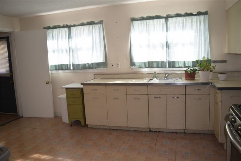 1223 Holmes St — photo 4