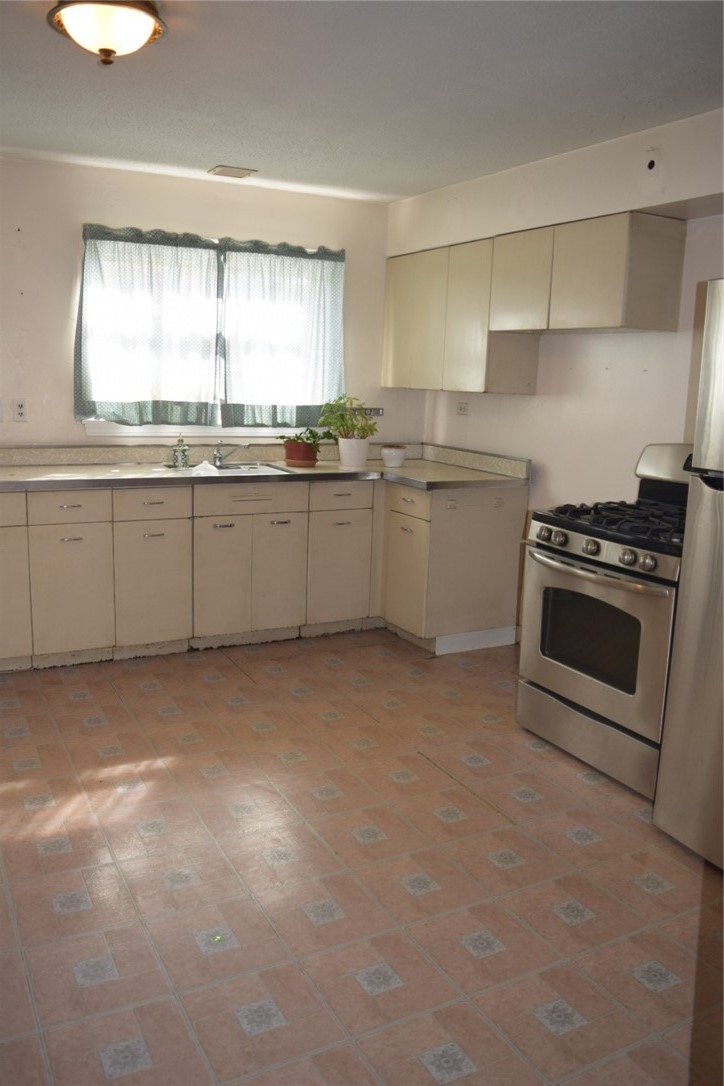 1223 Holmes St — photo 5