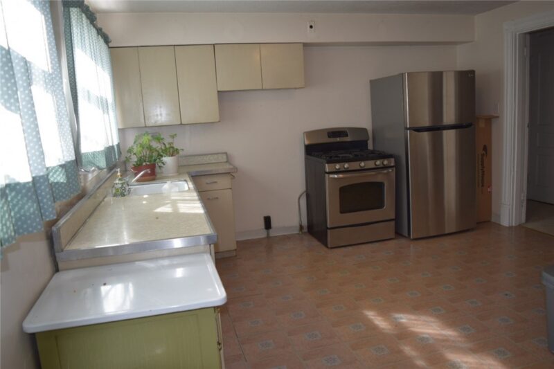 1223 Holmes St — photo 6