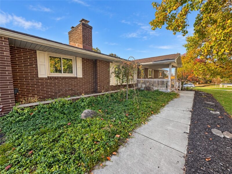 139 Lipinwood Dr — photo 2