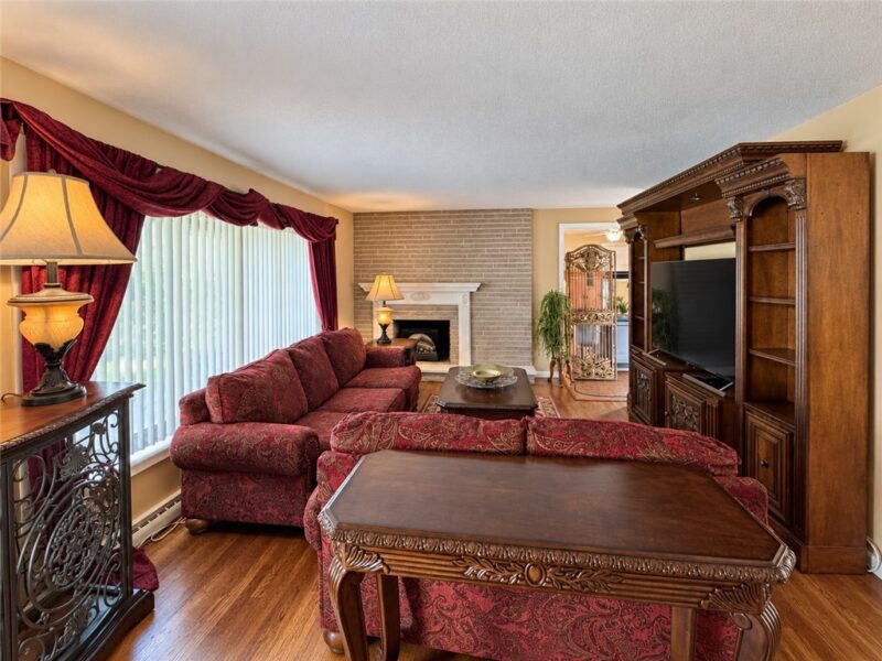 139 Lipinwood Dr — photo 3