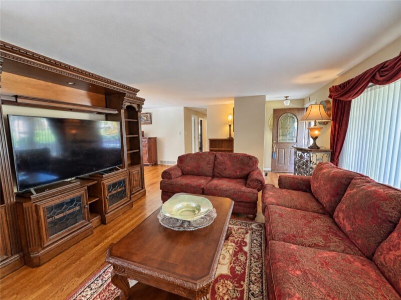 139 Lipinwood Dr — photo 4