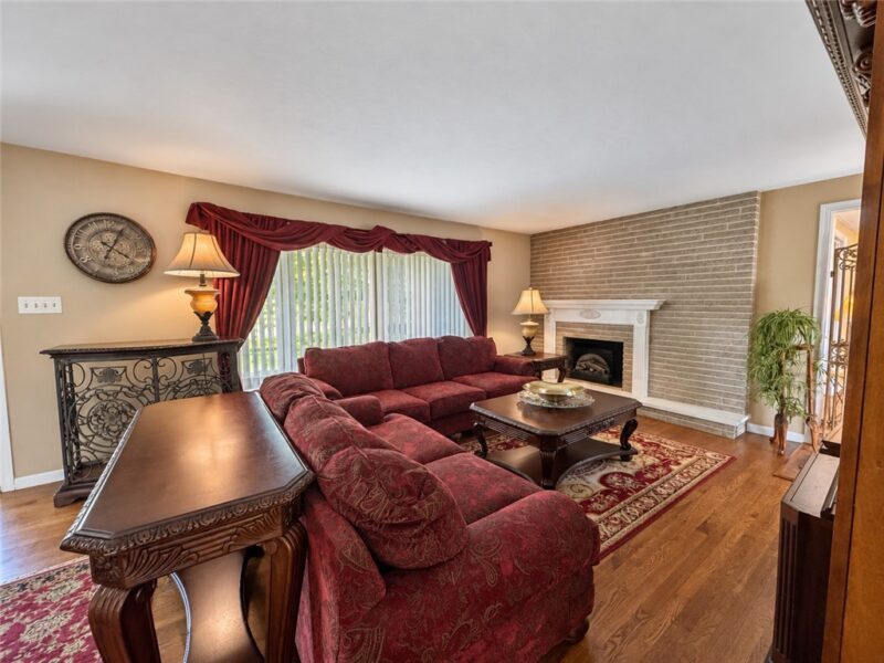 139 Lipinwood Dr — photo 5