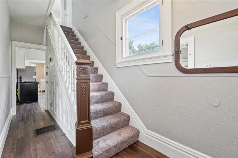 812 Ernie St — photo 5
