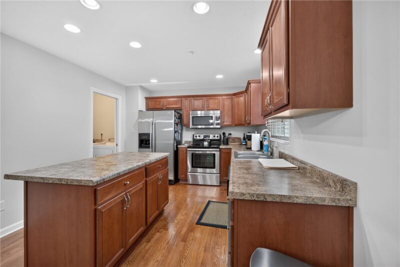 1038 Woodlawn Dr — photo 3