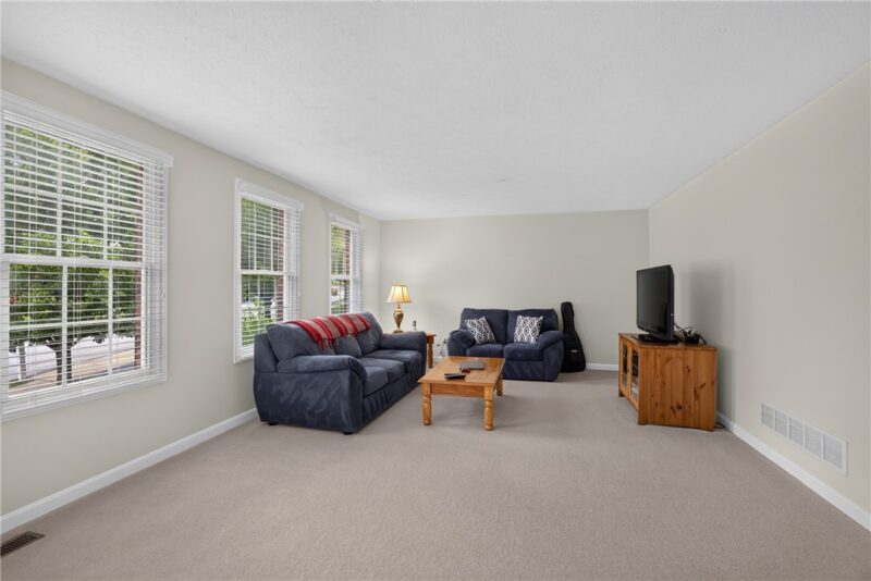 1038 Woodlawn Dr — photo 7