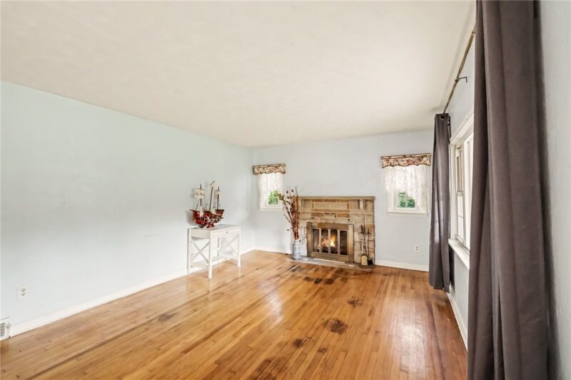 549 Main St — photo 3