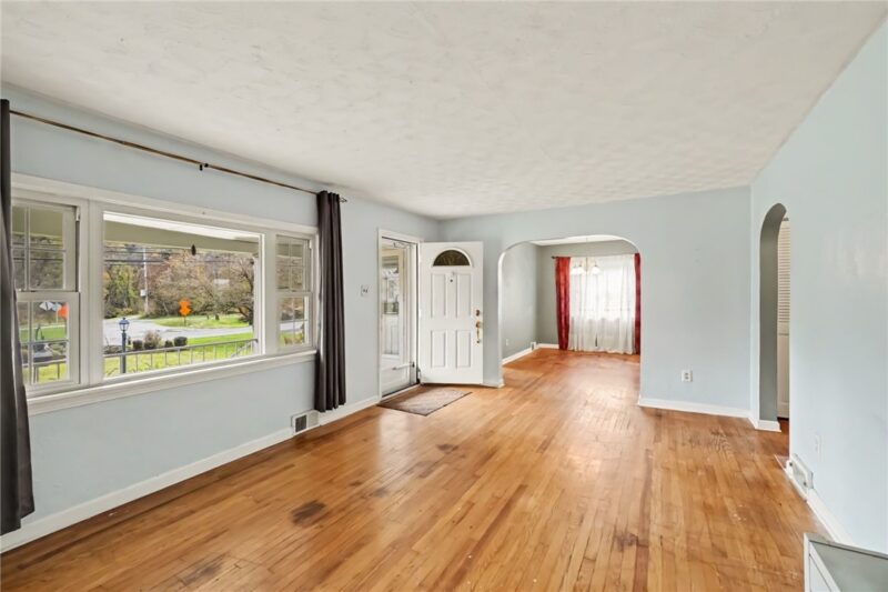 549 Main St — photo 4