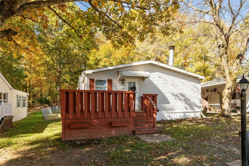 31 Emerald Dr — photo 3